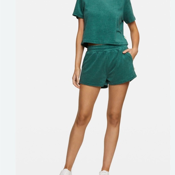 Araminta James - Picture 2 of 3